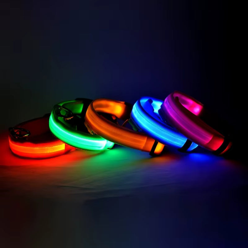 Tända LED-halsband i flera färger i mörker
